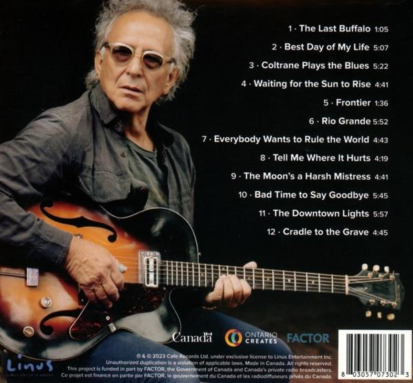 Album-Rückseite mit einem Mann, der Gitarre spielt, und einer Liste von Songs.