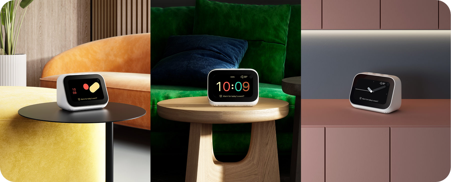 Tre sveglie intelligenti su tavoli. Ognuna mostra l'ora. L'ambiente è moderno, con un arredamento elegante.