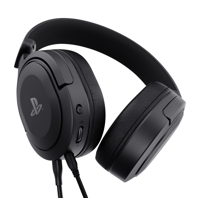 Auriculares para juegos PlayStation negros con micrófono, vista de cerca.