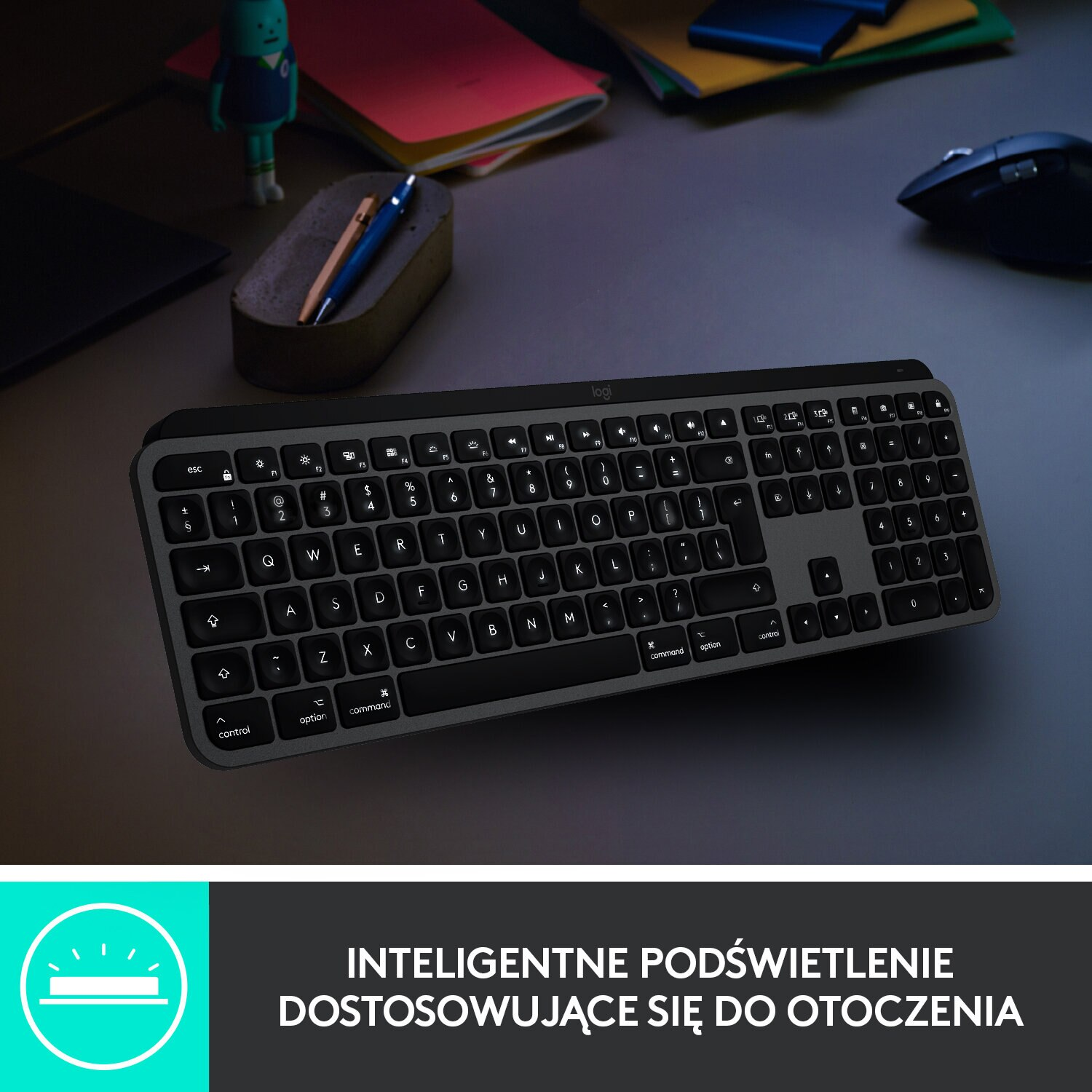 Czarna klawiatura z podświetlanymi klawiszami na ciemnej powierzchni. Biały tekst poniżej: Inteligentne podświetlenie.