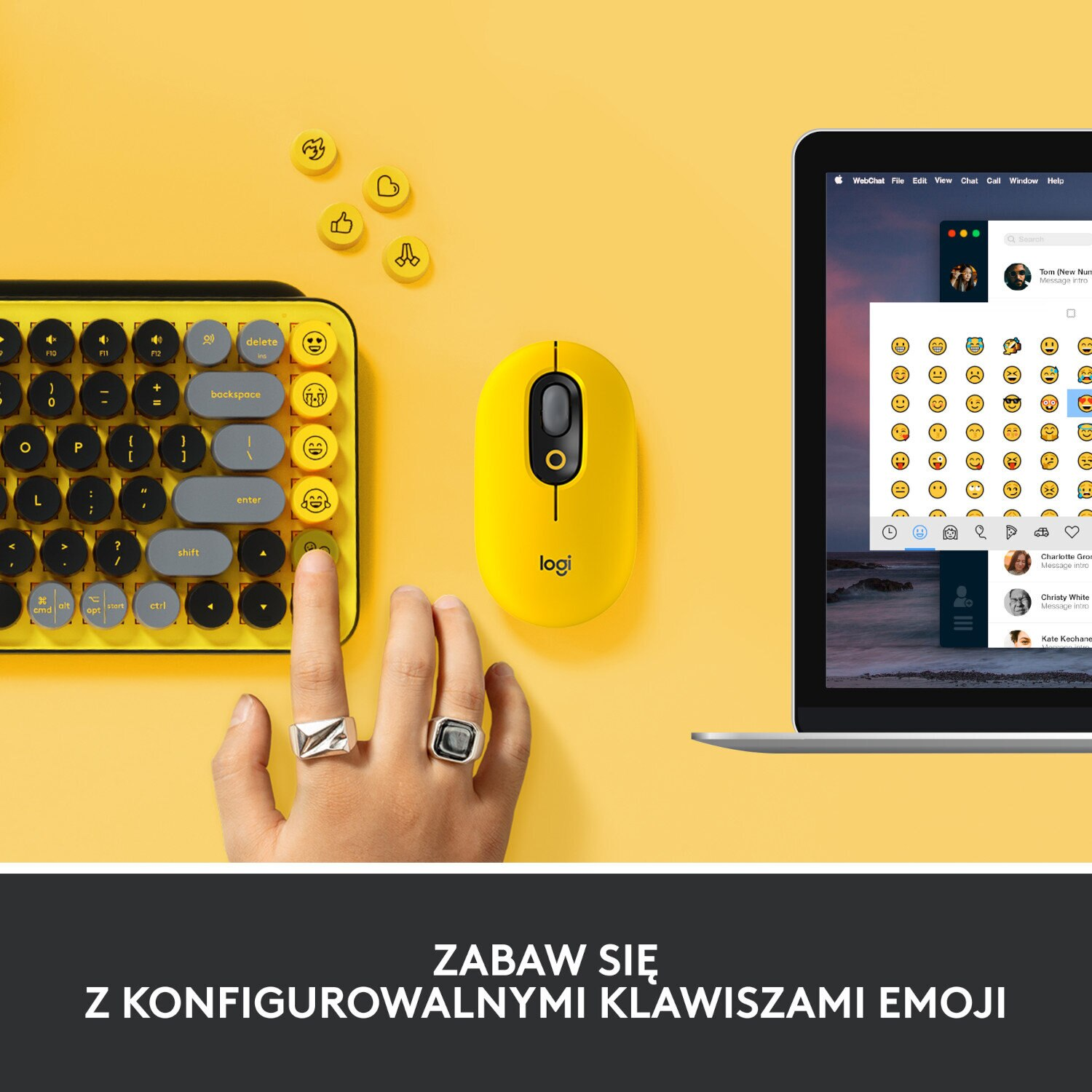 Żółta klawiatura i mysz z laptopem pokazującym emotikony. Widoczna dłoń z pierścieniami. Żółte tło.