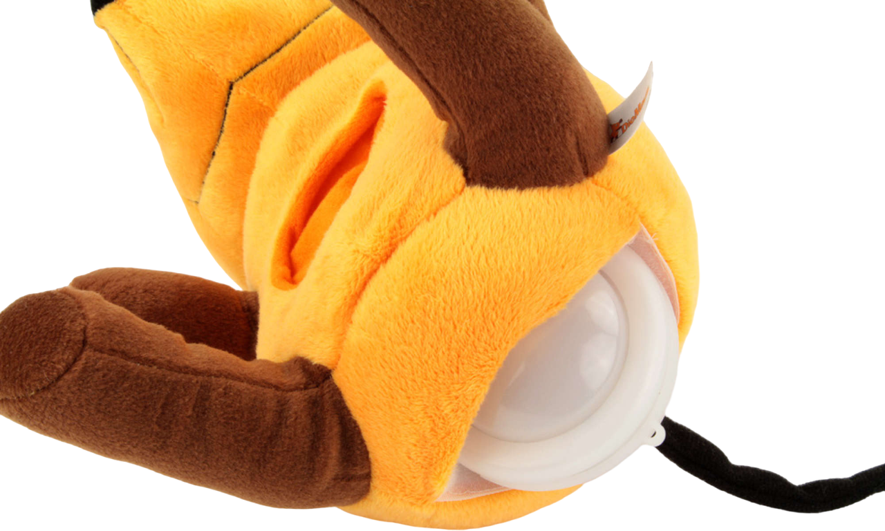 Gros plan d'un jouet en peluche jaune avec une poche ouverte.