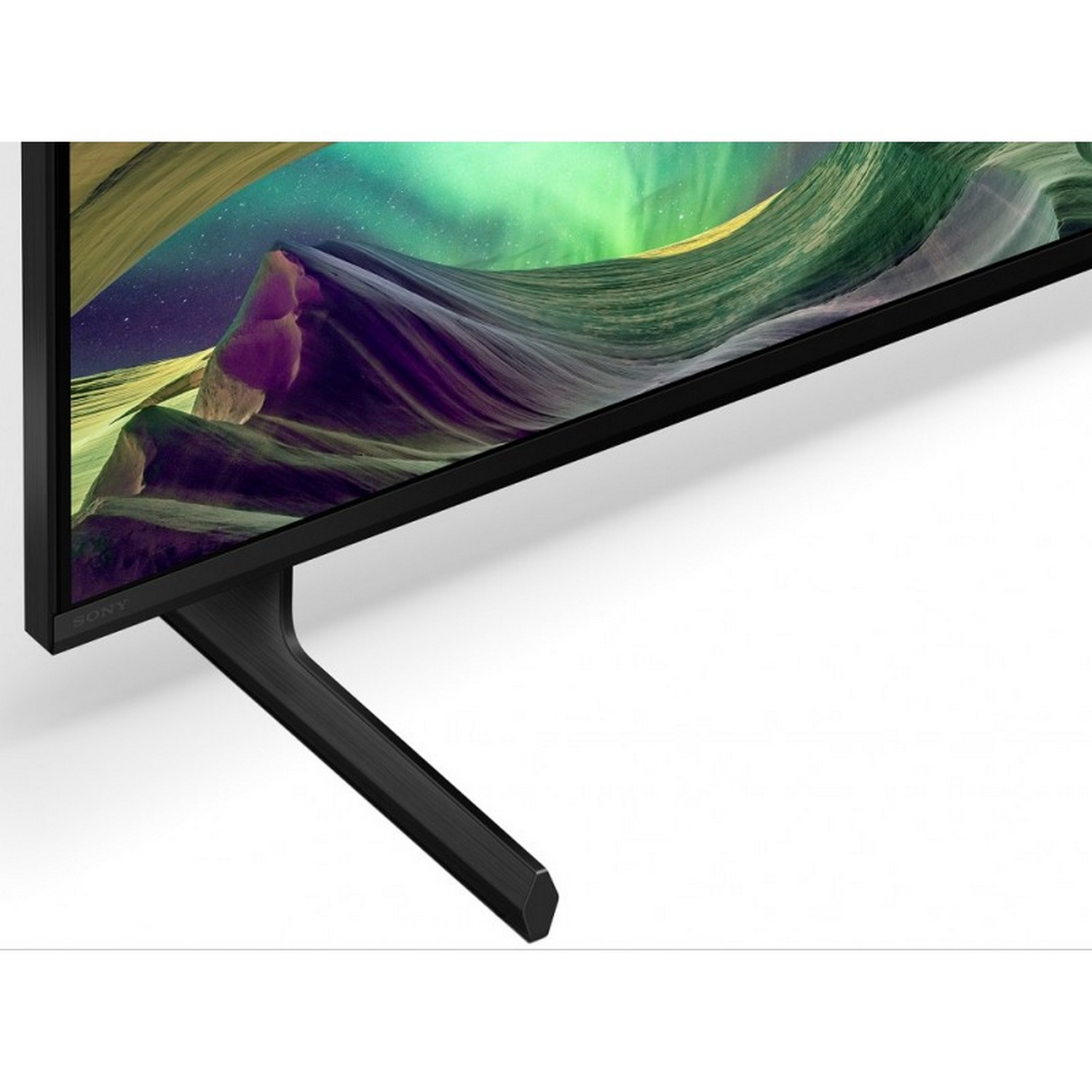 Close-up van een tv met een zwart frame. Zwarte standaard en witte achtergrond.