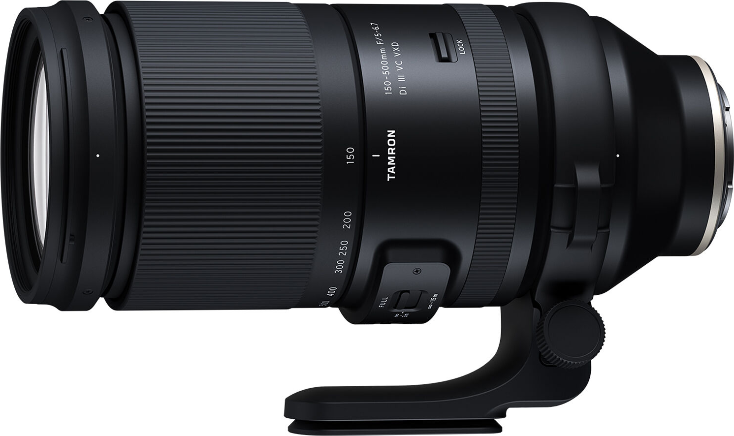 Un objectif Tamron noir 150-500 mm avec bague de zoom et levier de mise au point.