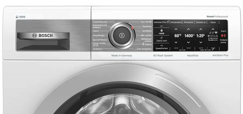 Zbliżenie panelu sterowania pralki Bosch. Wyświetlacz pokazuje ustawienia.