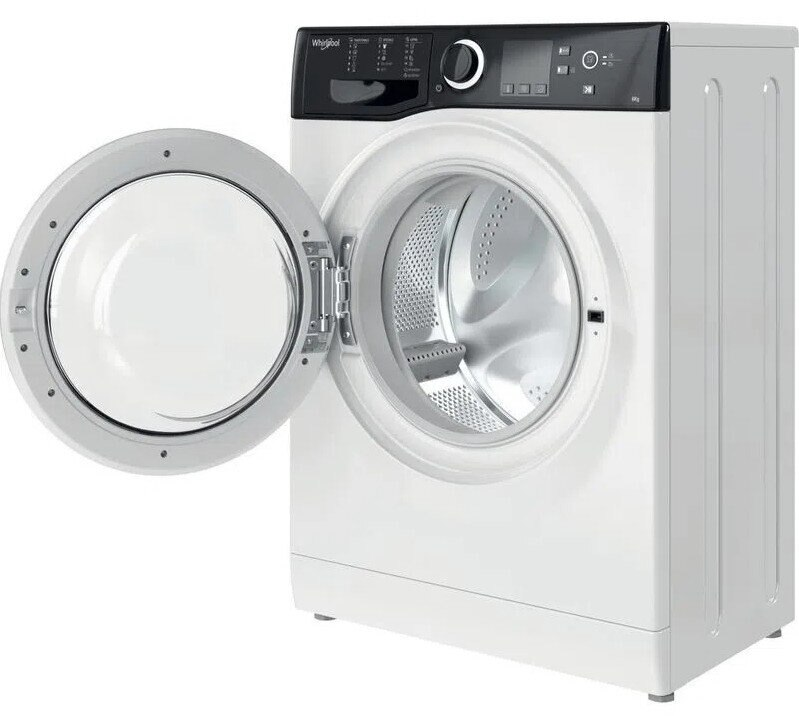 Biała pralka z otwartymi drzwiami, ukazując bęben.