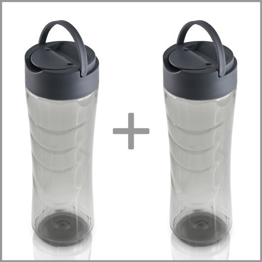 Dwie butelki wody z szarymi zakrętkami i znakiem plus.