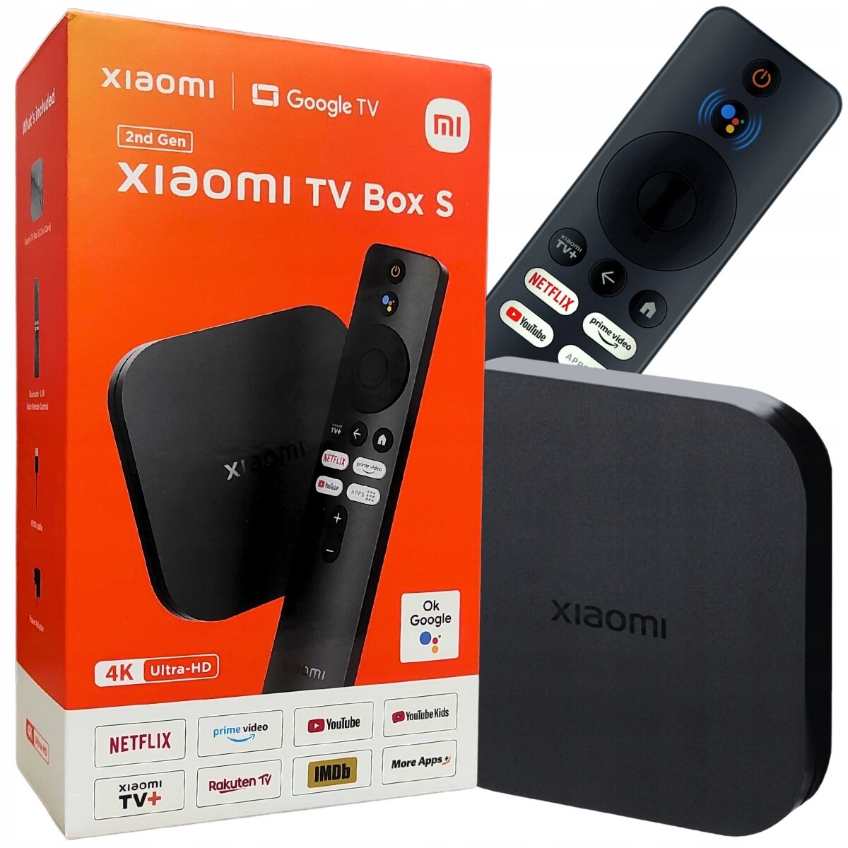 Xiaomi TV box z pilotem i pudełkiem na białym tle. Pudełko jest pomarańczowe.