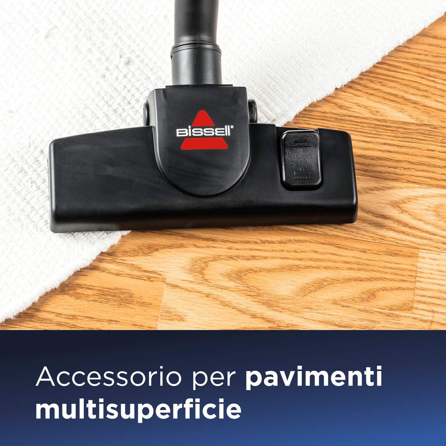 Testa aspirapolvere su un tappeto bianco, con testo italiano sull'uso multi-superficie.