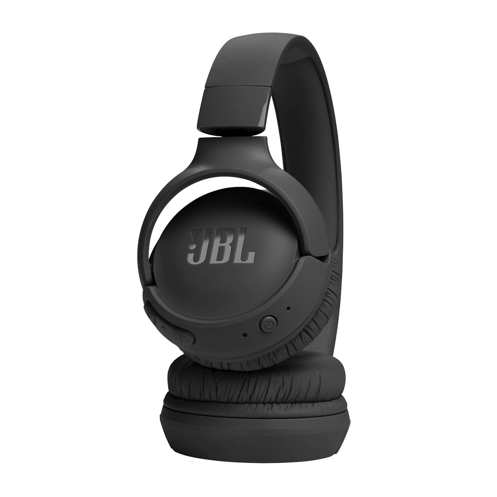 Siyah JBL kulaklık. Her kulaklıkta JBL logosu bulunan kulak üstü kulaklıklar.