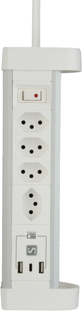 Eine weiße Steckdosenleiste mit mehreren Steckdosen und zwei USB-Anschlüssen. Sie hat einen Ein-/Ausschalter und ein rotes Licht.