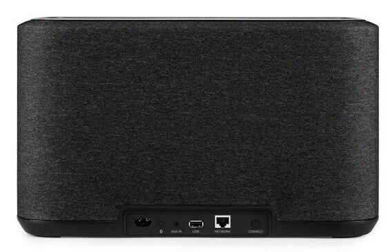 Czarny prostokątny głośnik z portami połączeniowymi na dole.