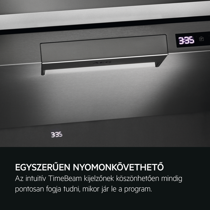 Rozsdamentes acél mosogatógép vezérlőpaneljének közeli képe, 3:35-ös kijelzéssel.