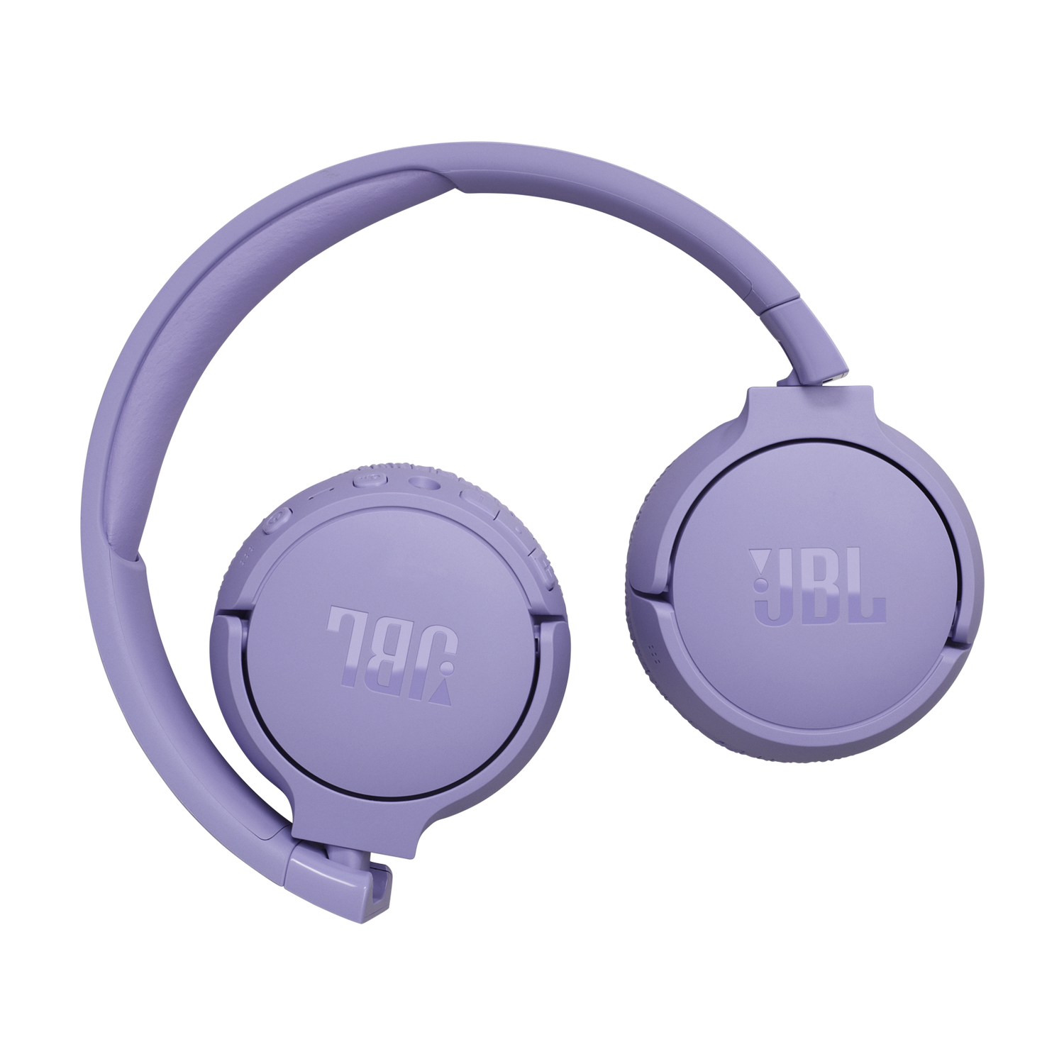 Opvouwbare paarse koptelefoon. Het JBL-logo is zichtbaar op elke oorschelp. Zwarte achtergrond.