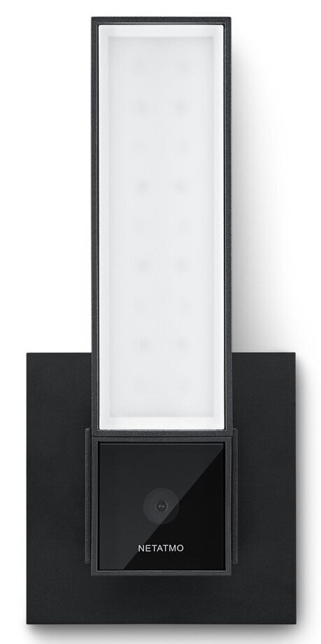 Czarno-białe inteligentne oświetlenie zewnętrzne z kamerą. Światło jest zamontowane na czarnej ścianie.