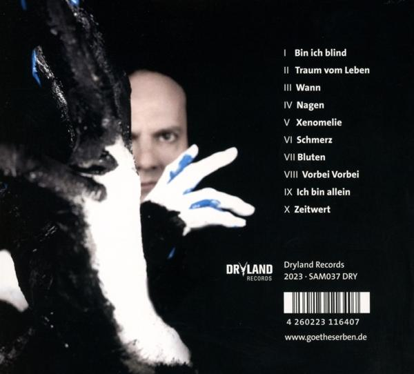 Ein Albumcover mit dem Gesicht eines Mannes und einer mit Farbe bedeckten Hand. Text listet Songtitel auf.