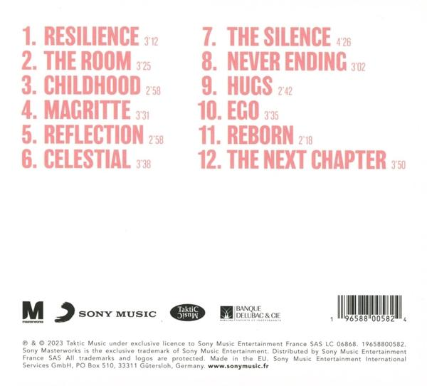 CD-Trackliste: Resilience, The Room, Childhood usw. Weißer Hintergrund.