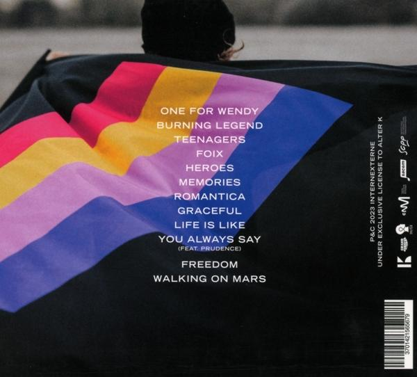 CD-Cover, schwarz mit farbigem Text. Titel 'InterneXterne'. Songtexte aufgelistet, Logo, Person im Hintergrund.