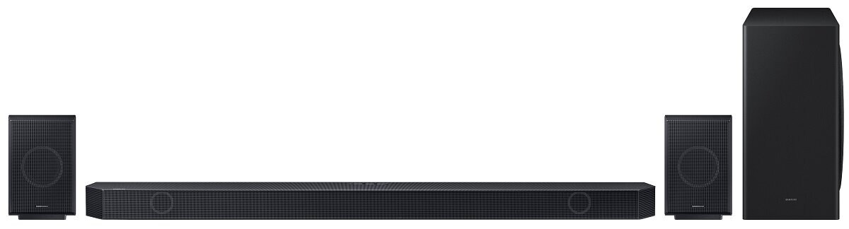 Czarny zestaw soundbar Samsung. Zawiera soundbar, subwoofer i dwa głośniki satelitarne.