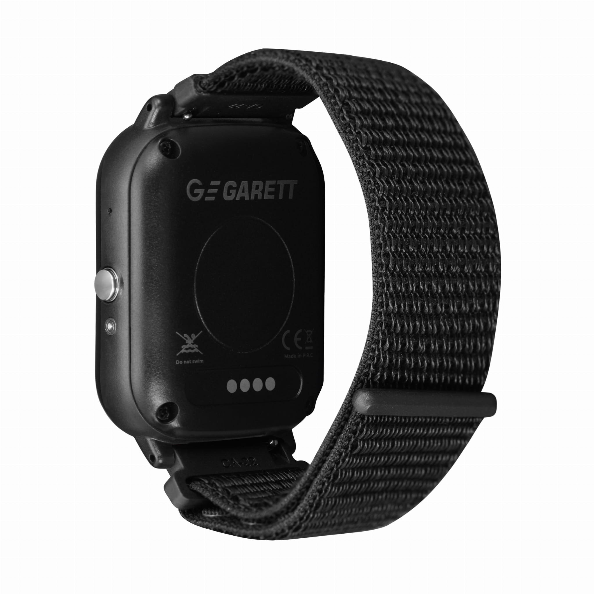 Czarny smartwatch z czarnym paskiem z tkaniny na białym tle.