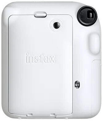 Tył białego aparatu Instax. Pokazuje drzwiczki baterii, obiektyw i lampę błyskową.