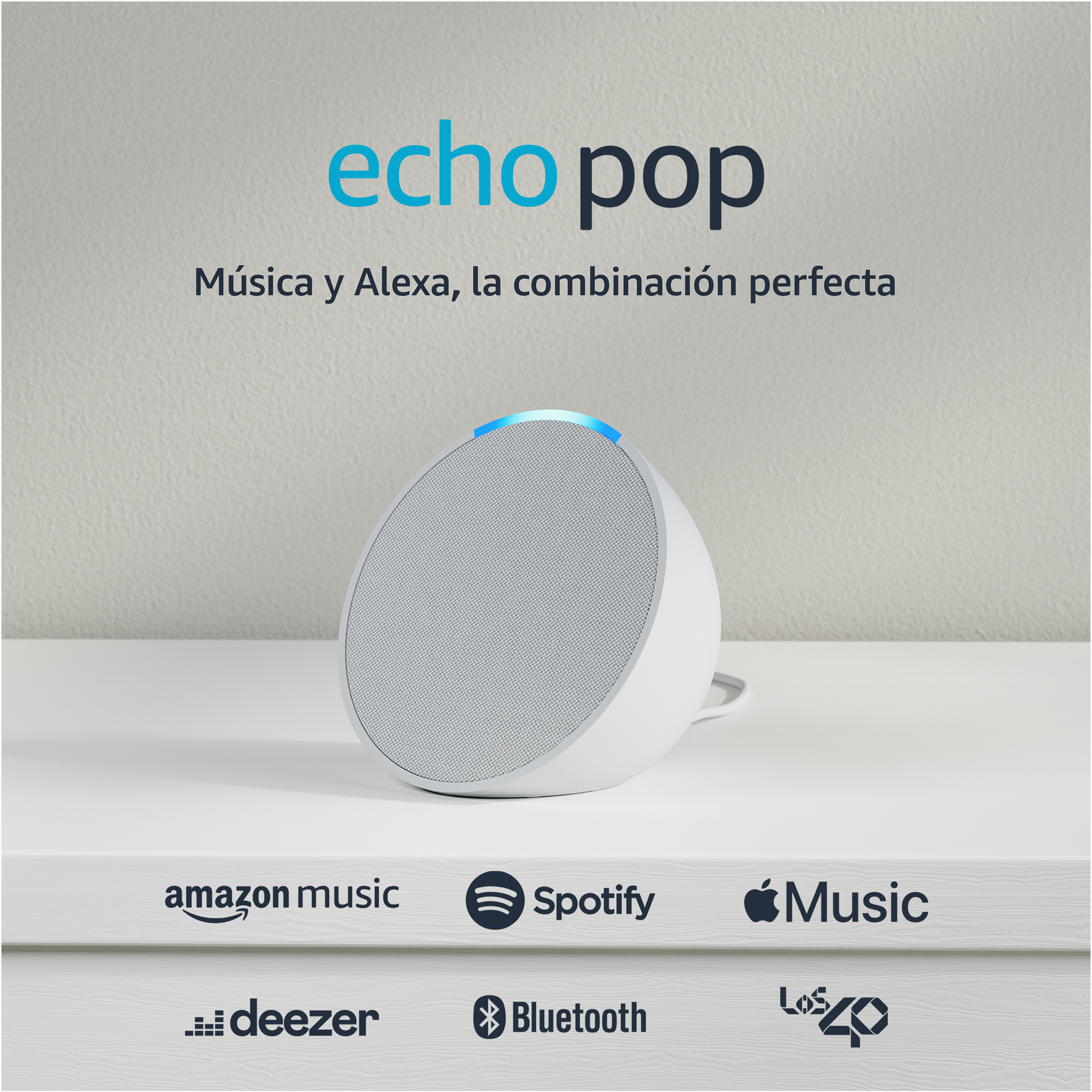 Altavoz Echo Pop blanco con luz, con logotipos de servicios de música debajo.