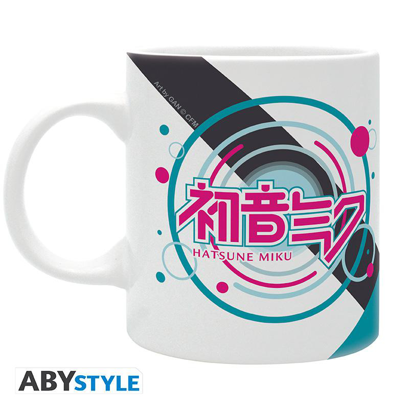 Weißer Becher mit Anime-Grafiken und japanischem Text. Der Becher hat einen Henkel. ABYstyle-Logo.
