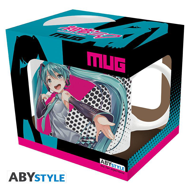 Eine Box mit einem Bild von Miku, einem japanischen Anime-Charakter, auf einer Tasse.