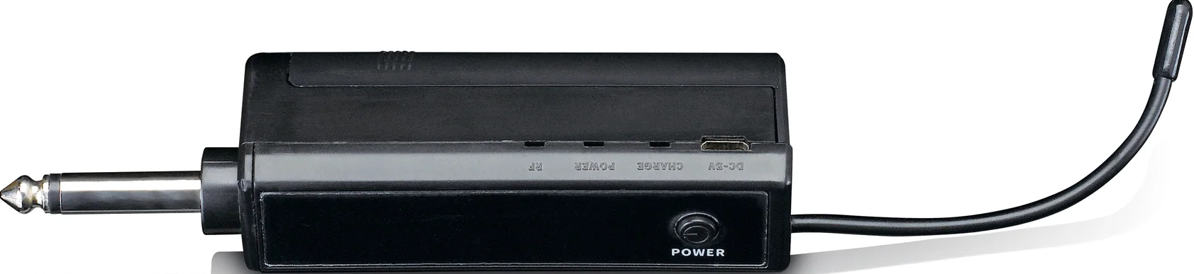 Ein schwarzer Audiosender mit Stecker, Ein-/Aus-Schalter und Antenne.