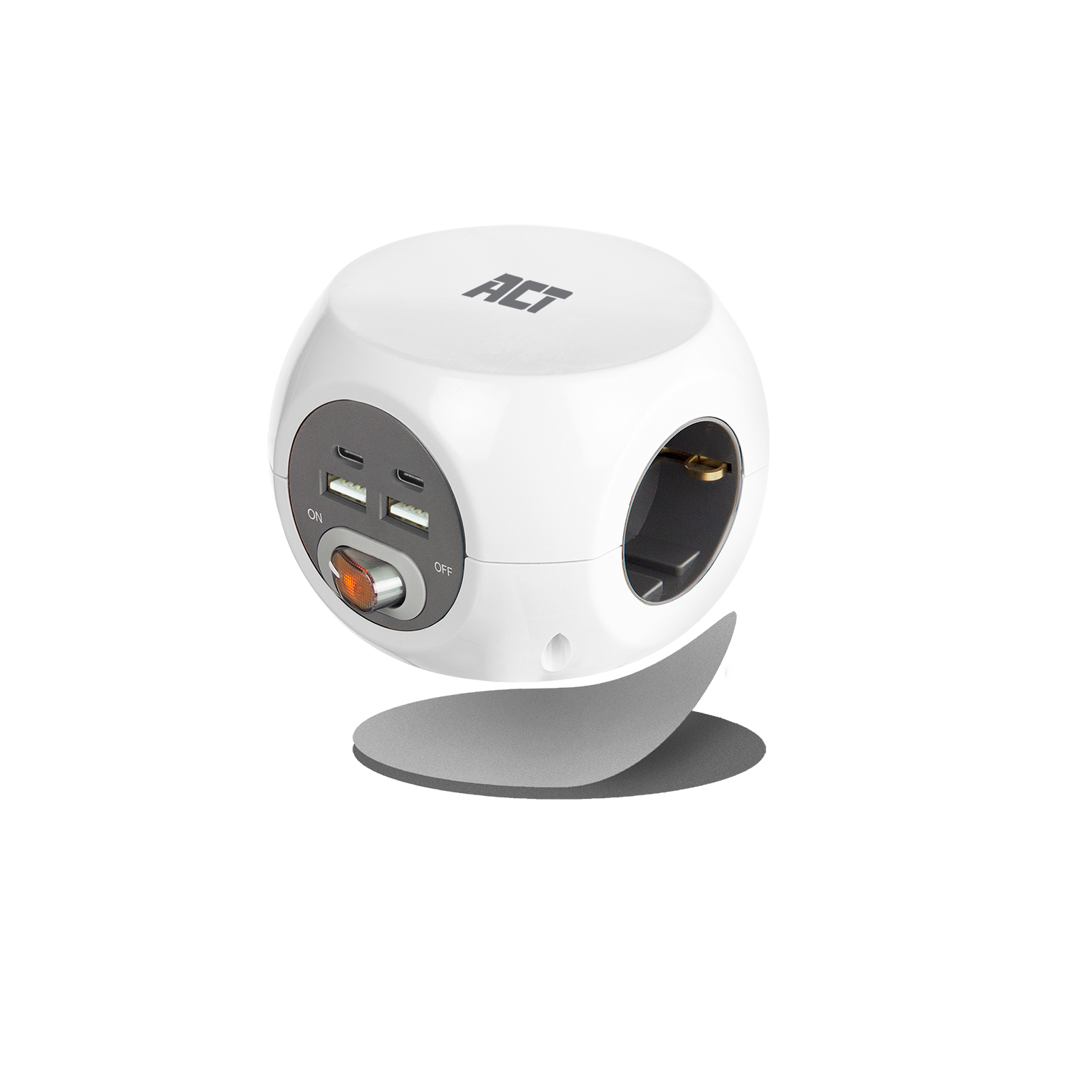 Een witte, kubusvormige stekkerdoos met meerdere stopcontacten en USB-poorten. Hij staat op een grijs oppervlak.