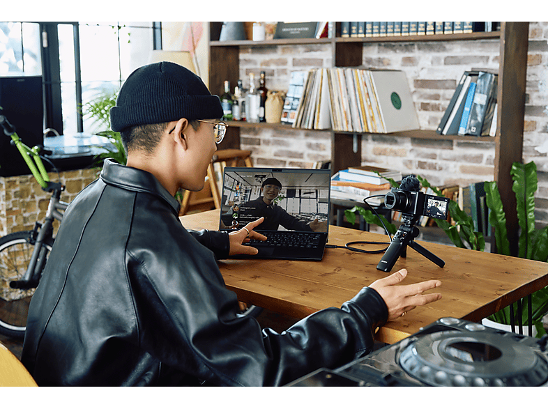 Sony ZV-1 II Kompaktkamera für Vlogging, 20.1MP, 1 Zoll Sensor, 18-50mm f1.8-4.0, 24B/s, Augen-AF Tiere/Menschen, 4K30p, Schwarz — Foto 4 von 5
