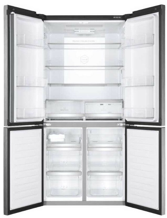 Otwarta lodówka z czterema drzwiami, pokazująca półki i przegrody; widok z góry.