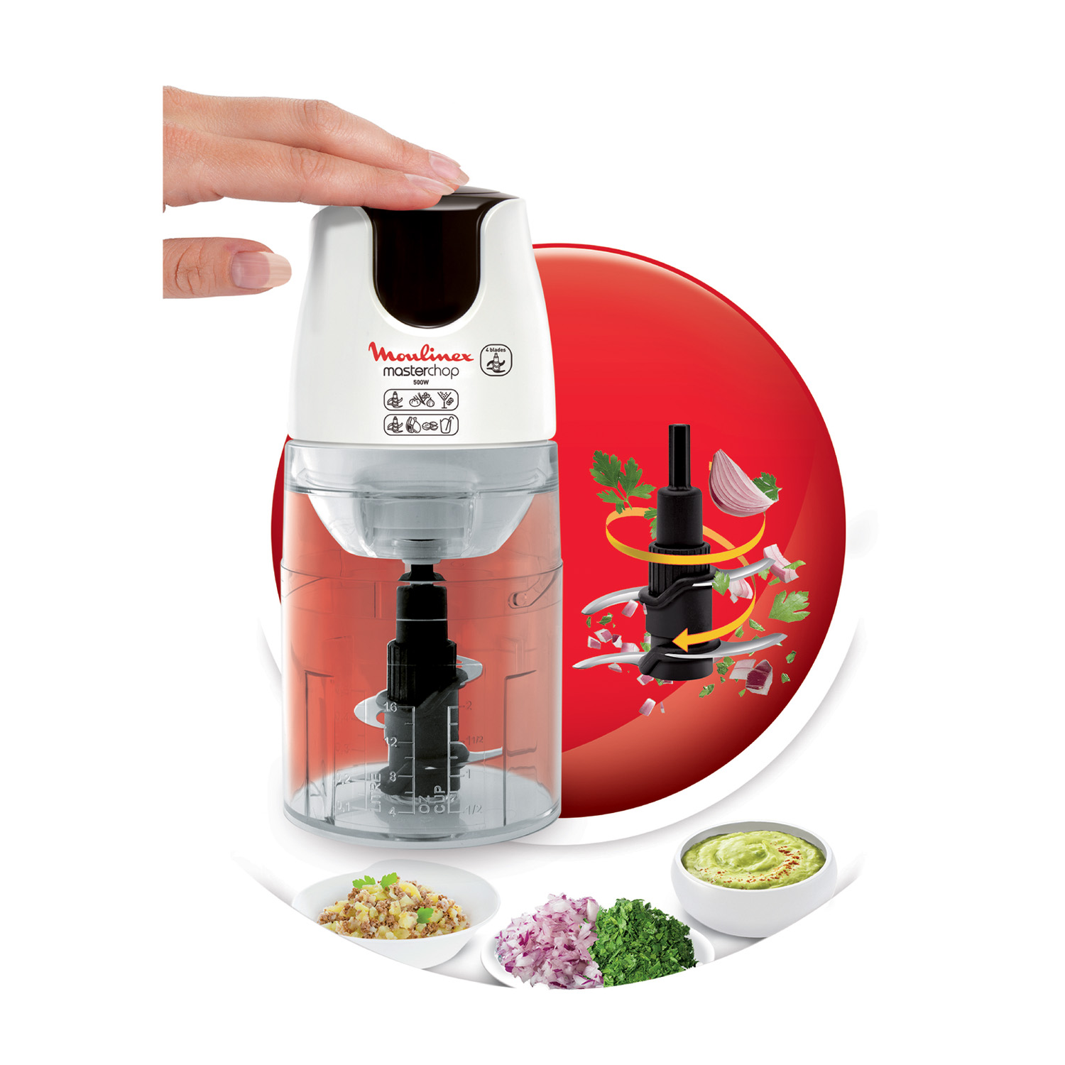 Un tritatutto Moulinex Masterchop con ingredienti e una ciotola di salsa.