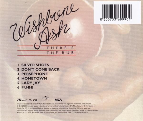 CD-Cover für Wishbone Ashs Album "There's The Rub", mit Trackliste und Hand, die einen Apfel hält.