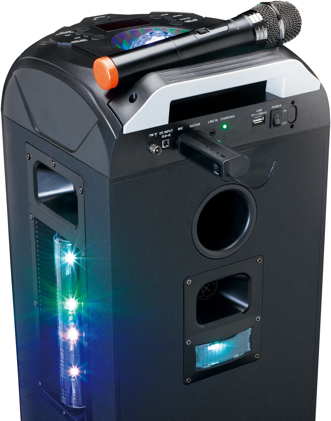 Schwarze Karaoke-Maschine mit Mikrofon. LED-Leuchten und Bedienfeld sichtbar.