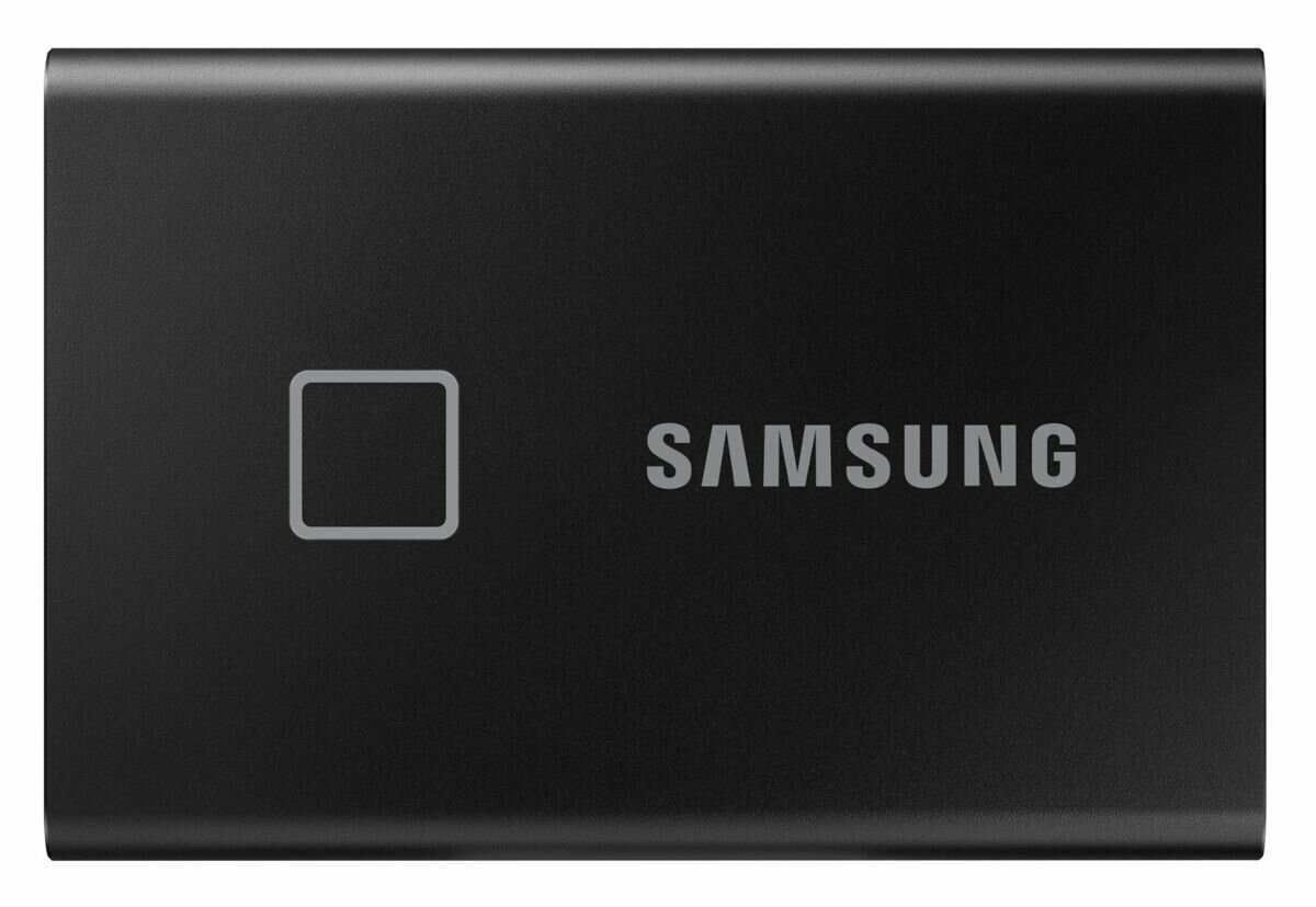 Czarny przenośny dysk SSD Samsung. Posiada czytnik linii papilarnych i logo Samsunga.