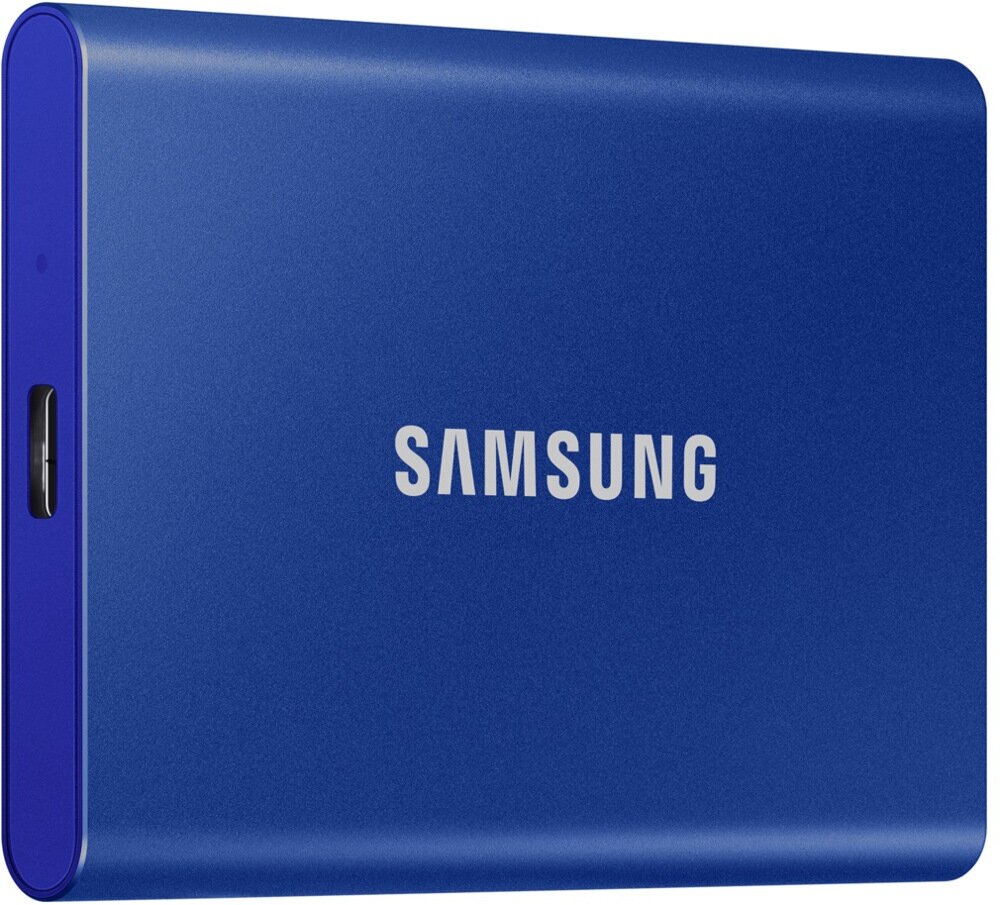 Zbliżenie niebieskiego, prostokątnego przenośnego dysku SSD firmy Samsung z białą nazwą marki.