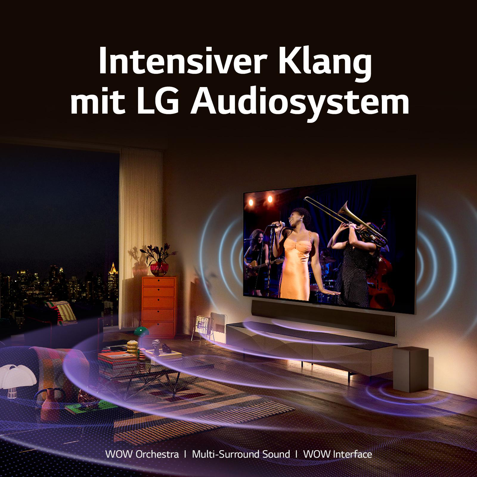 Wohnzimmer mit großem Fernseher und LG Audiosystem. Text auf Deutsch.