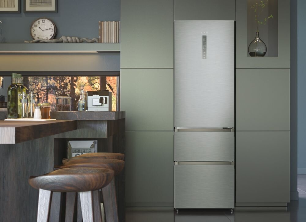 Lodówka ze stali nierdzewnej w otoczeniu kuchennym, z szufladami i panelem wyświetlacza.