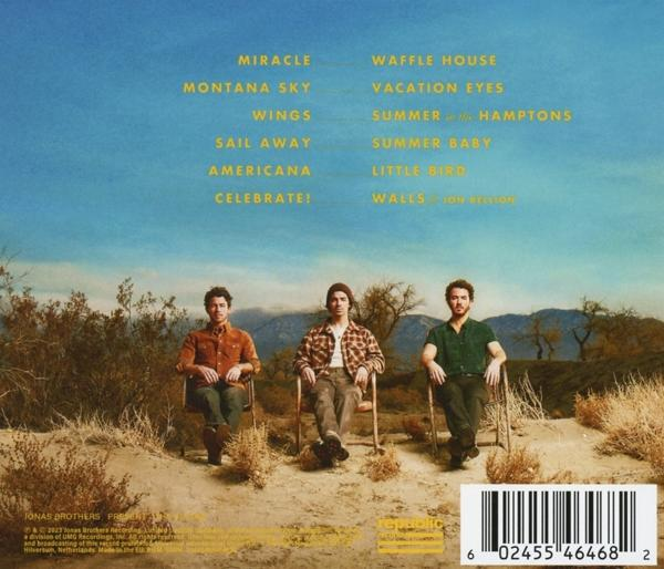 Albumcover mit Bandmitgliedern, die sitzen, und Songtiteln, die am blauen Himmel stehen.