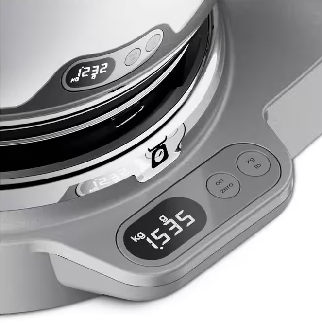 Una bilancia con due display digitali che mostrano il peso, con pulsanti per kg/lb e on/zero.