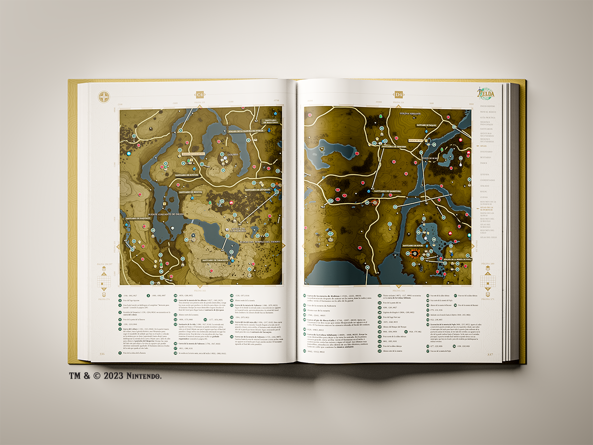 Libro abierto con mapas y texto. El libro tiene una portada amarilla y está sobre una superficie con sombra.