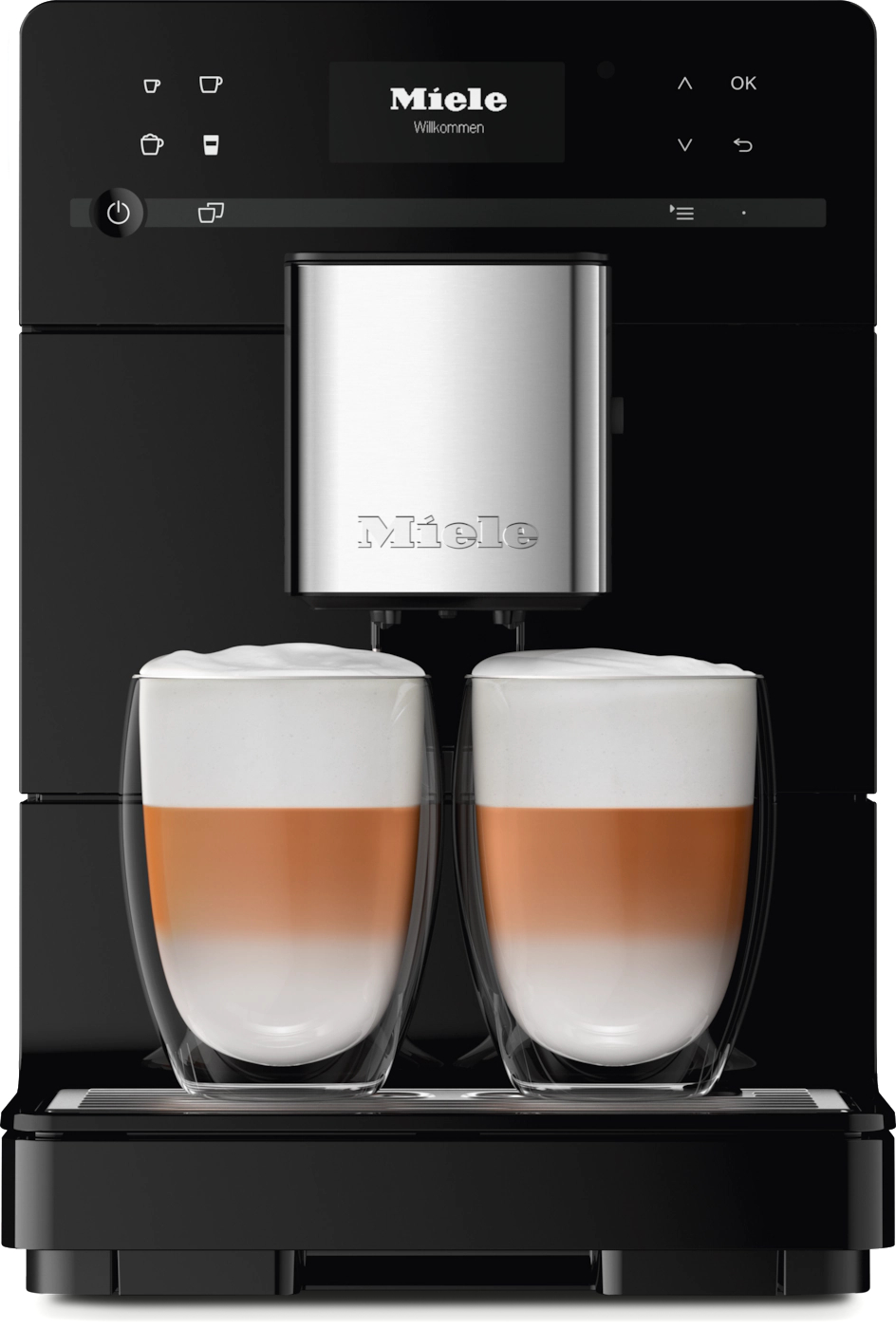 Schwarze Miele-Kaffeemaschine, die zwei Latte Macchiato-Getränke in klaren Gläsern ausgibt.