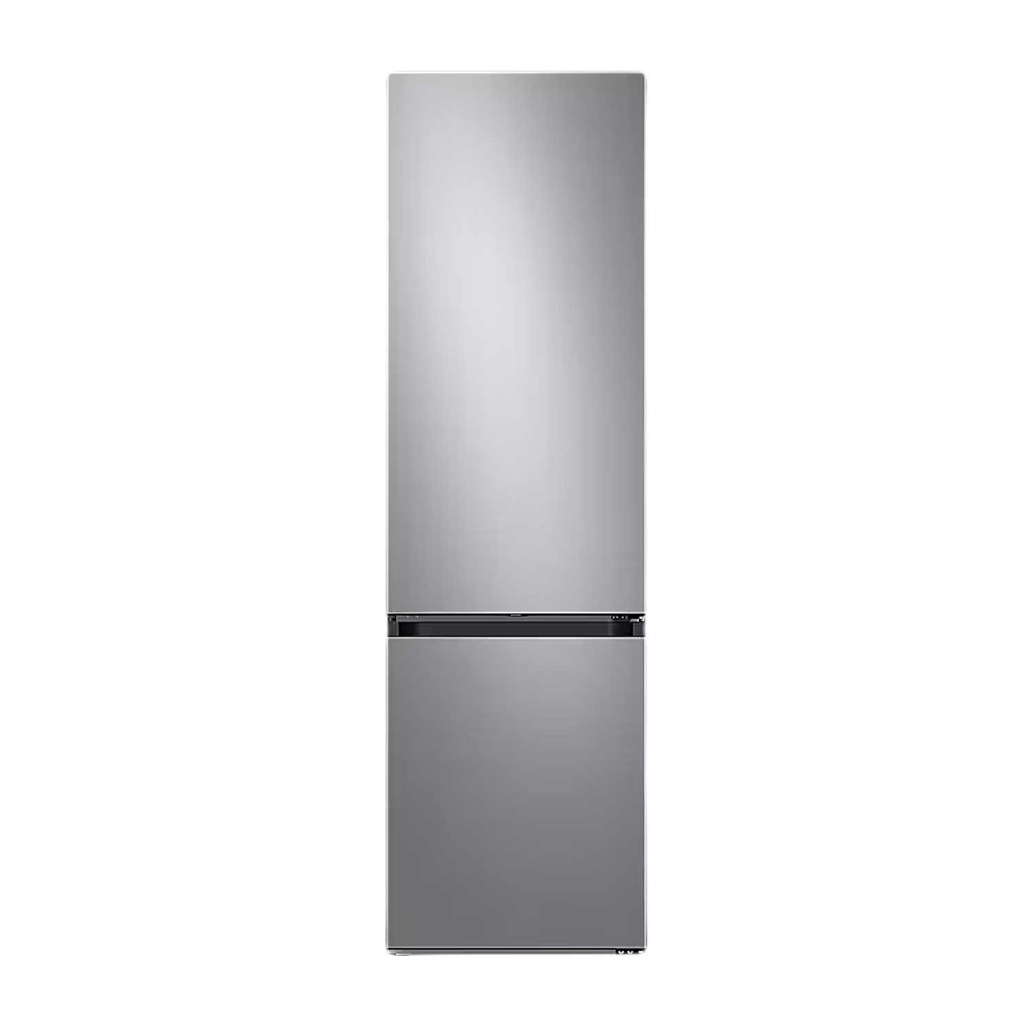 Réfrigérateur Samsung argenté. Deux portes, poignée noire, base noire, fond blanc.