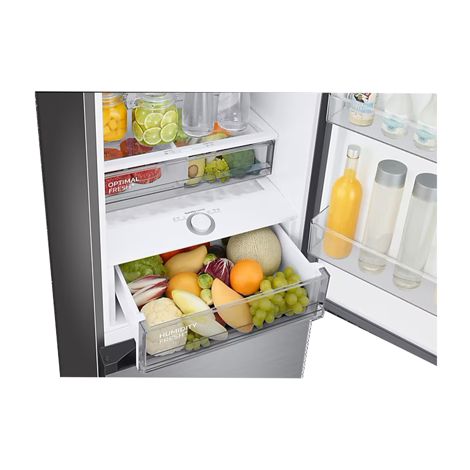 Réfrigérateur ouvert avec fruits et légumes dans les tiroirs et bouteilles sur la porte.