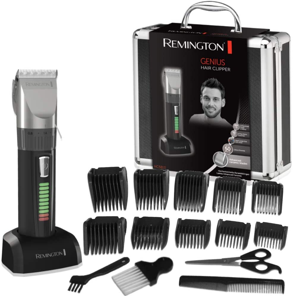 Remington hajvágó készlet több toldalékkal, tokkal és kiegészítőkkel. Hajvágó állványon.