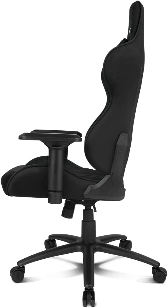 Silla gaming negra vista lateral, con reposabrazos y base.