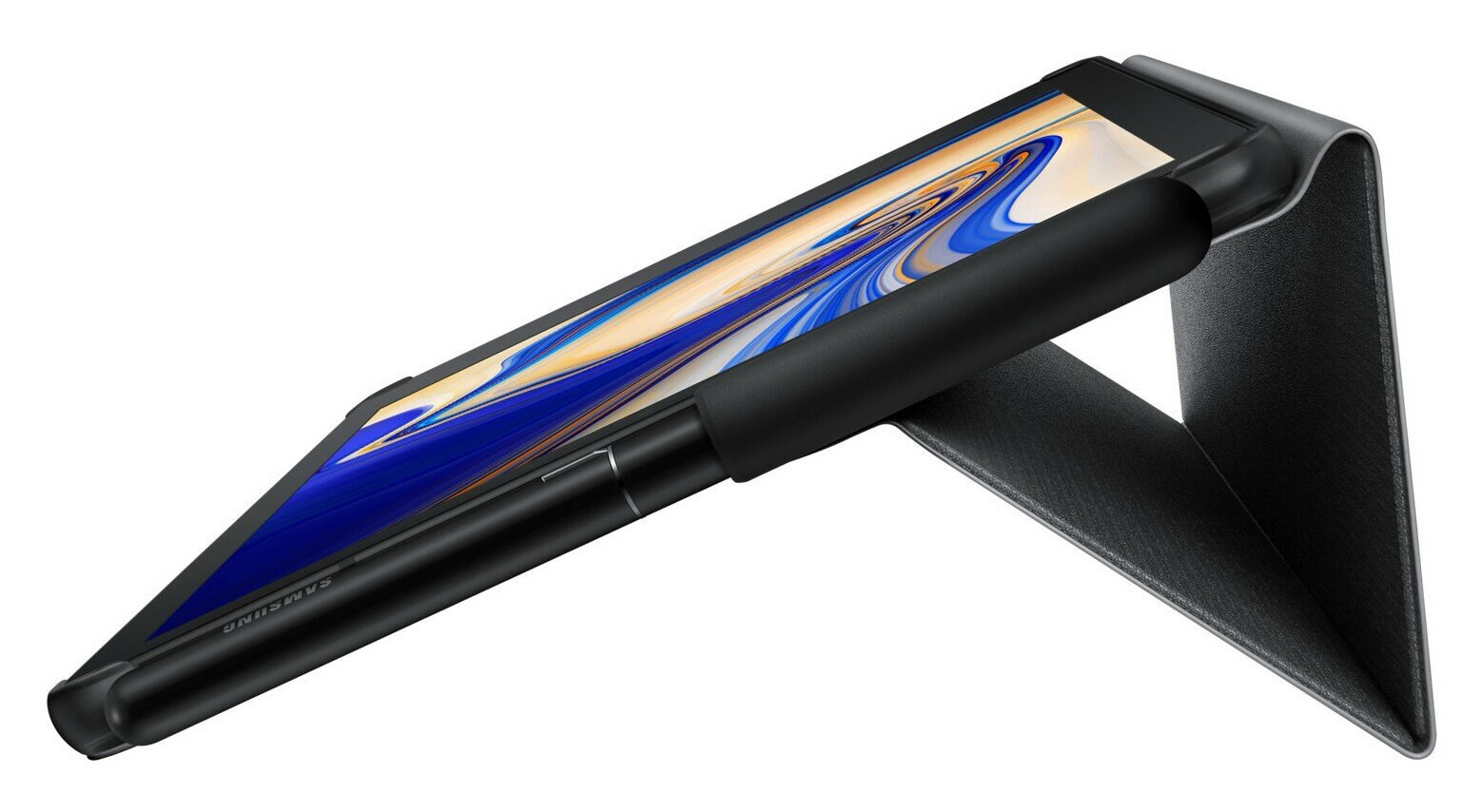 Czarny tablet w etui jest pochylony do góry, wyświetlając ekran, podparty złożonym etui.