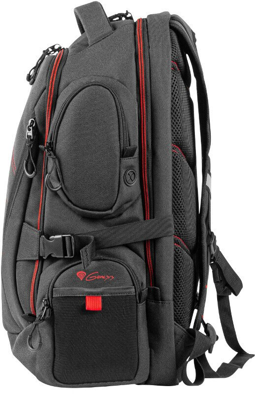 Czarny plecak z czerwonymi akcentami i wieloma przegródkami. Widok z boku.