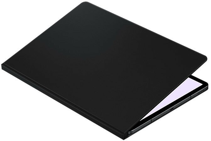 Czarne etui na tablet, zamknięte, pokazujące zewnętrzną stronę.